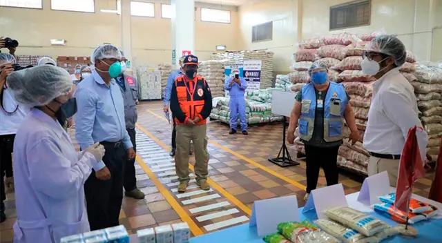 La entrega de víveres se realizó en el comedor popular Teresa Izquierdo, en presencia del ministro de la Producción, José Luis Chicoma y el alcalde López. La entrega de víveres se realizó en el comedor popular Teresa Izquierdo, en presencia del ministro de la Producción, José Luis Chicoma y el alcalde López.