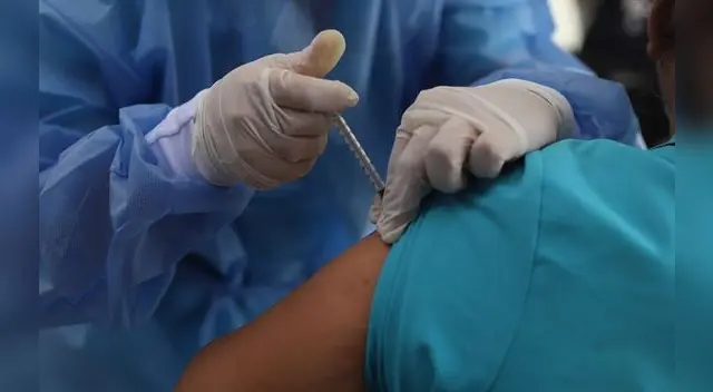 La salida de Roxana Lescano se da luego que se confirmara que su hermano y su cuñada fueron inoculados en secreto