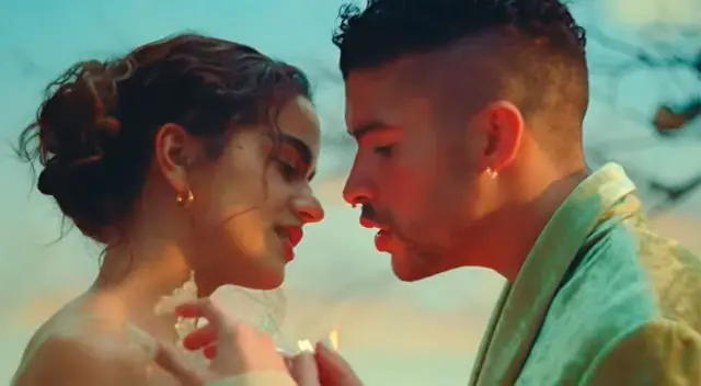 Bad Bunny y Rosalía cantaron en español en "Saturday Night Live".