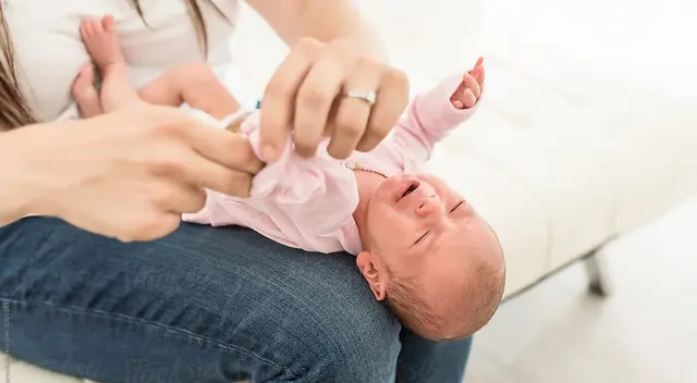 Cuida que tu pequeño no esté muy abrigado y su habitación siempre esté ventilada. Cuida que tu pequeño no esté muy abrigado y su habitación siempre esté ventilada.