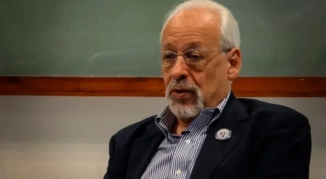 Horacio Verbitsky reveló en su programa de radio que se había vacunado y que llamó al ministro de Salud Ginés González para que lo ayude. Horacio Verbitsky reveló en su programa de radio que se había vacunado y que llamó al ministro de Salud Ginés González para que lo ayude.