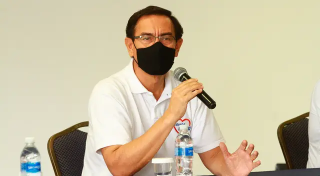 El secretario general de Somos Perú consideró que el Congreso debe inhabilitar a Vizcarra Cornejo de la función pública luego de estallar el escándalo del caso Vacunagate. El secretario general de Somos Perú consideró que el Congreso debe inhabilitar a Vizcarra Cornejo de la función pública luego de estallar el escándalo del caso Vacunagate.