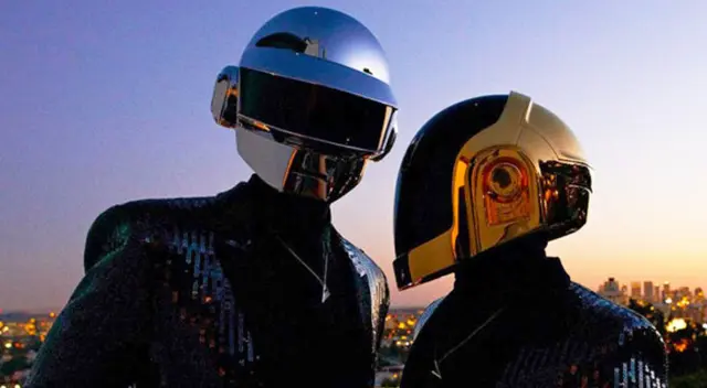 El dúo francés, Daft Punk, dio la noticia del fin de su carrera a través de un emotivo video titulado “Epílogo”. El dúo francés, Daft Punk, dio la noticia del fin de su carrera a través de un emotivo video titulado “Epílogo”.