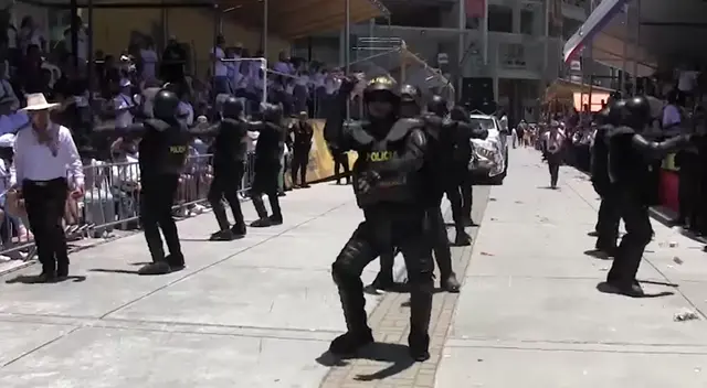 Peculiar baile de la PNP se viralizó en las redes sociales.