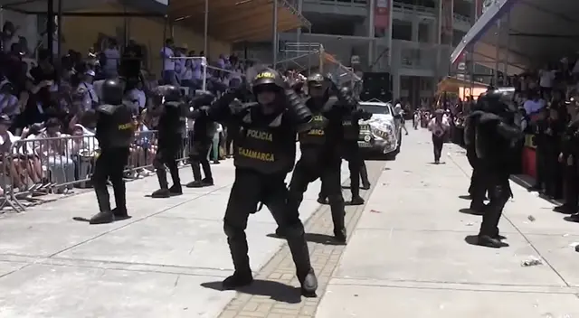 Peculiar baile de la PNP se viralizó en las redes sociales.