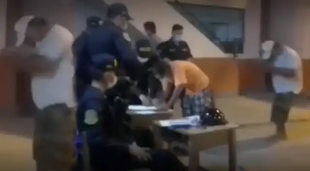 Intervienen a hombre ebrio en medio de la pandemia.