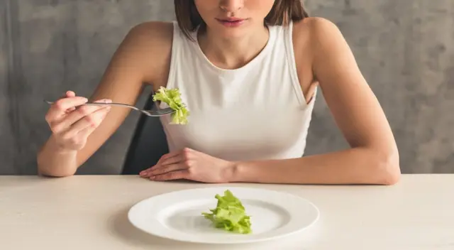 Los trastornos alimenticios deben ser tratados por psicólogos y nutricionistas.