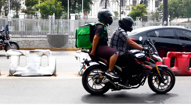 Aseguran que el uso obligatorio de chalecos con el número de placa no soluciona el índice delincuencial y 'es discriminatorio'.