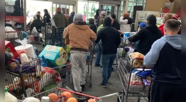 La publicación de Facebook cuenta con miles de reacciones y cientos de comentarios.