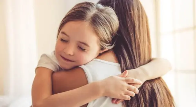 Para que un niño tenga autoestima debe crecer en un hogar con amor y respeto.