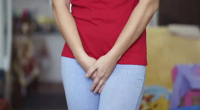 Es importante que te mantengas hidratada y no retengas la orina.