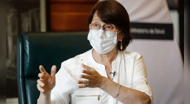 Como se recuerda, Pilar Mazzetti, exministra de Salud, se vacunó fuera de los ensayos clínico.