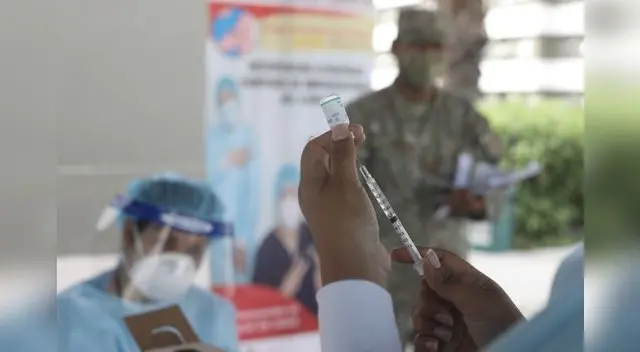 Personal de salud está en la primera fase de vacunación contra el coronavirus.