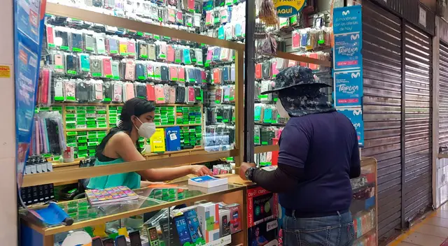 Son un aproximado de 600 millones de soles en pérdidas las que sufre todo el conglomerado de las Malvinas, siendo el centro comercial Mesa Redonda una de las afectadas al calcular perjuicios de más de 1 millón de soles diarios. Son un aproximado de 600 millones de soles en pérdidas las que sufre todo el conglomerado de las Malvinas, siendo el centro comercial Mesa Redonda una de las afectadas al calcular perjuicios de más de 1 millón de soles diarios.