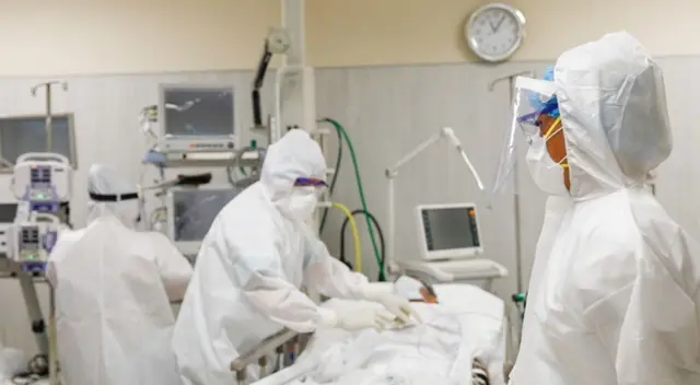 Familia necesita camas UCI por presentar baja satuación.