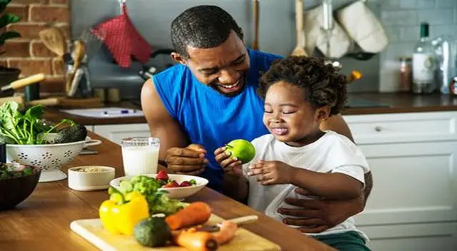 Los buenos hábitos alimenticios se deben inculcar.