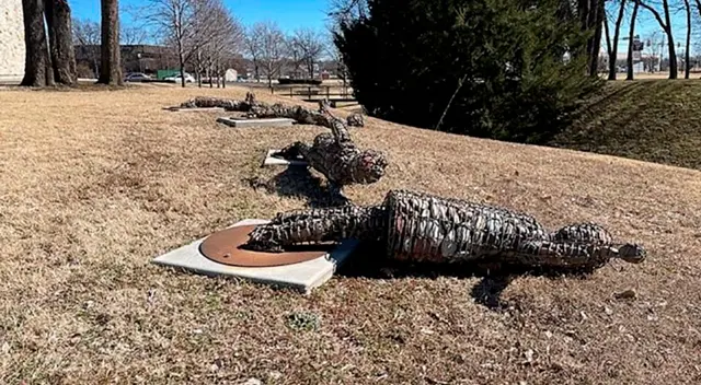 El director del museo judío indicó que las estatuas tienen que volverse a hacer por la forma de cómo fueron destruidas.