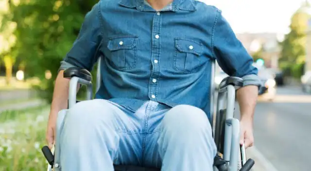 Esta enfermedad tiene síntomas degenerativos cómo la debilidad muscular.
