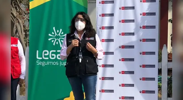 Violeta Bermúdez en evento público del Inabif