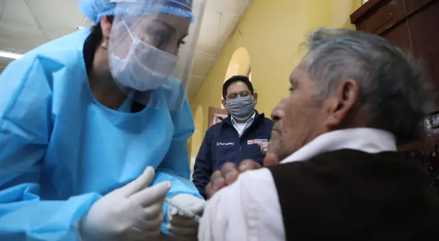 EsSalud se alista para vacunar contra el coronavirus a personas mayores de la tercera edad.