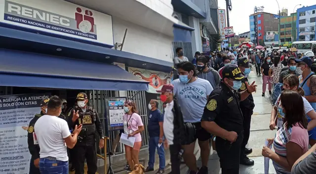 Aglomeración de personas en local de REniec en SMP.