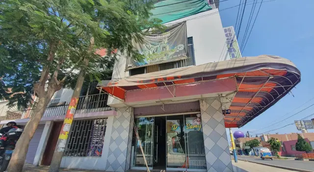 Dos delincuentes robaron un minimarket en Ancón y agredieron a una adulta mayor mientras dormía.