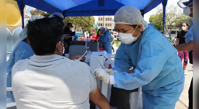 Más de 10 personas fueron vacunadas con la dosis de Sinopharm sin estar vinculadas al sector salud. Más de 10 personas fueron vacunadas con la dosis de Sinopharm sin estar vinculadas al sector salud.