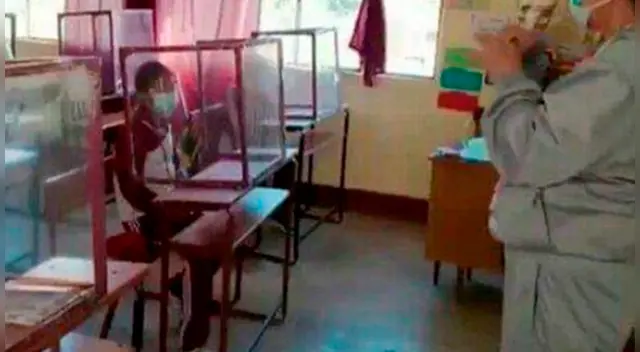 Maestra gasta su sueldo para comprar cubículos y proteger a sus estudiantes de la COVID-19. Maestra gasta su sueldo para comprar cubículos y proteger a sus estudiantes de la COVID-19.