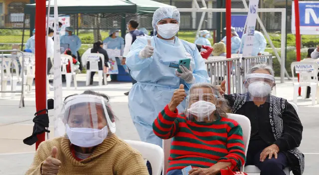 Playas de estacionamiento y parques zonales serán centros de vacunación para adultos mayores de 60 años. Playas de estacionamiento y parques zonales serán centros de vacunación para adultos mayores de 60 años.