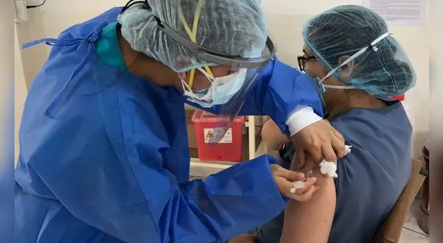 médicas y enfermeras de Perú ponen todo su coraje y más para salvar pacientes