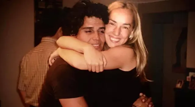 El cantante Pedro Suárez resaltó que su esposa Cynthia trabaja para sacar adelante a su familia, y alentó a todas las mujeres a no rendirse nunca. El cantante Pedro Suárez resaltó que su esposa Cynthia trabaja para sacar adelante a su familia, y alentó a todas las mujeres a no rendirse nunca.