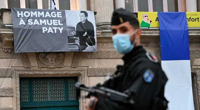 Samuel Paty murió en manos de un adolescente de 18 años. Samuel Paty murió en manos de un adolescente de 18 años.