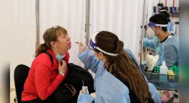 Variante británica del COVID-19 sería el doble de mortal que las cepas previas, afirma estudio.