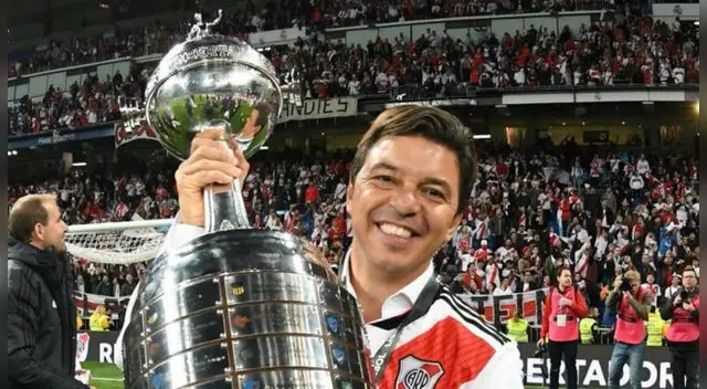 Su amor por River Plate no tiene precio. Su amor por River Plate no tiene precio.