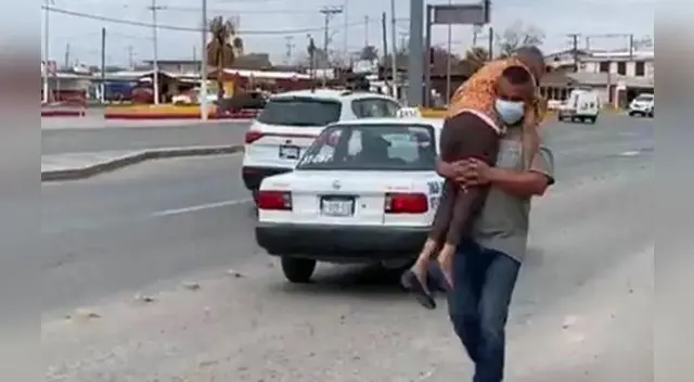Según reporteros locales, esto ocurrió en Piedras Negras, Coahuila de Zaragoza, México, en medio del proceso de vacunación para prevenir el coronavirus. Según reporteros locales, esto ocurrió en Piedras Negras, Coahuila de Zaragoza, México, en medio del proceso de vacunación para prevenir el coronavirus.