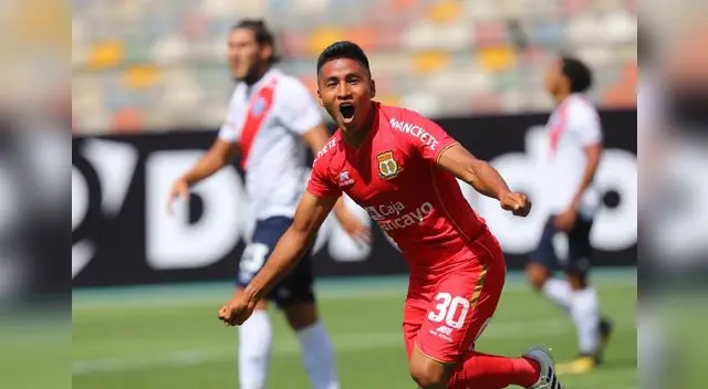 Rojas celebra efusivamente su gol  y que al final sello la victoria de Huancayo 1-0 ante Municipal.