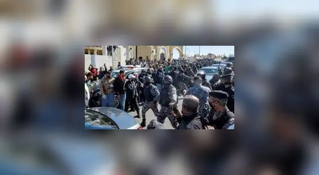 Cientos de personas salieron a protestar