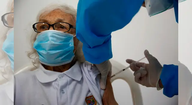 Vacunación para adultos mayores.