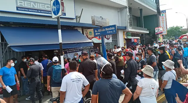 Evita las colas solicitando tu cita a través de la página web del Reniec. Evita las colas solicitando tu cita a través de la página web del Reniec.