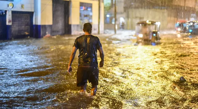 Iquitos quedó sumergido tras una hora de lluvias. Precipitaciones pluviales también afectaron uno de los principales hospitales de la ciudad.