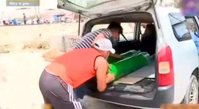 Joven se dirigía a Chosica llevando oxígeno medicinal y tuvo que cambiar de vehículo para trasladar el insumo para su abuelita que lo necesita con mucha urgencia.