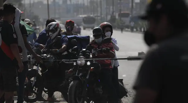 En medio del paro de transportistas de carga, los delincuentes aprovecharon para robar pertenencias a quienes se encontraban en los alrededores.