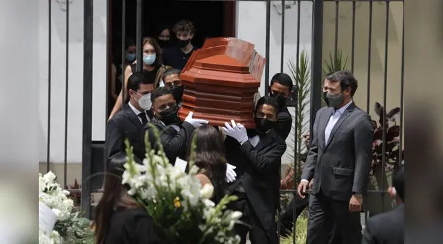 Luis Bedoya Reyes es despedido por sus familiares Luis Bedoya Reyes es despedido por sus familiares