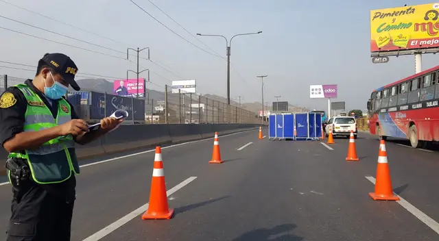 Motociclista de 27 años fue arrollado por un tráiler en El Agustino. Motociclista de 27 años fue arrollado por un tráiler en El Agustino.