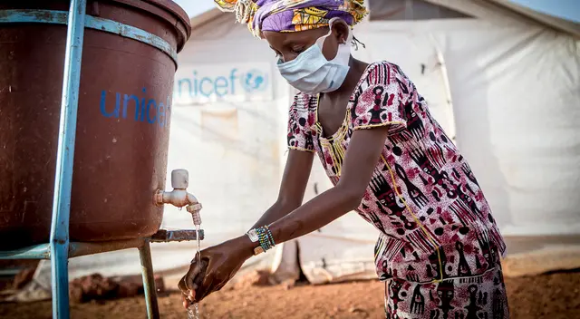 1 de cada 5 niños en el mundo carece de agua suficiente para sus necesidades básicas.