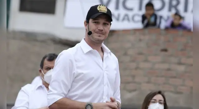 George Forsyth aseguró que de ser elegido retomaría la reelección de congresistas y alcaldes George Forsyth aseguró que de ser elegido retomaría la reelección de congresistas y alcaldes