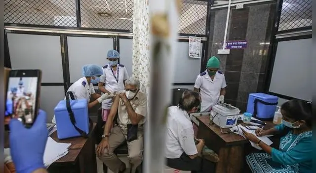 El Centro de Vacunación del Hospital Shatabdi en Mumbai, India.