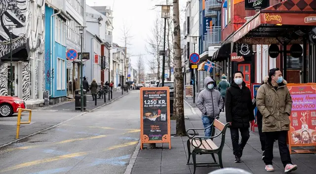 La aparición de la variante británica del coronavirus B.1.1.7 en Islandia ha inducido un incremento de contagios. La aparición de la variante británica del coronavirus B.1.1.7 en Islandia ha inducido un incremento de contagios.