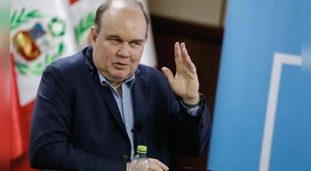 Rafael López Aliaga lanzó improperios contra el presidente Francisco Sagasti por la demora de las vacunas contra el coronavirus.