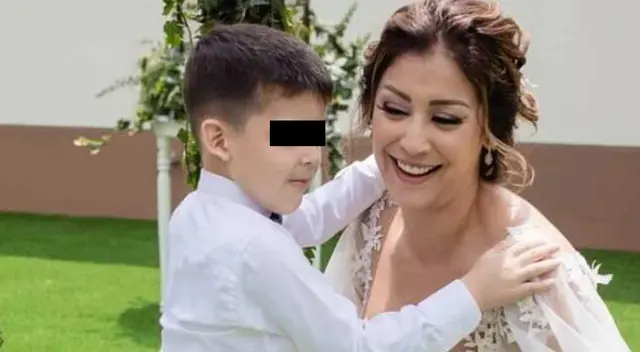 Karla Tarazona también mostró al pequeño Valentino abriendo sus regalos